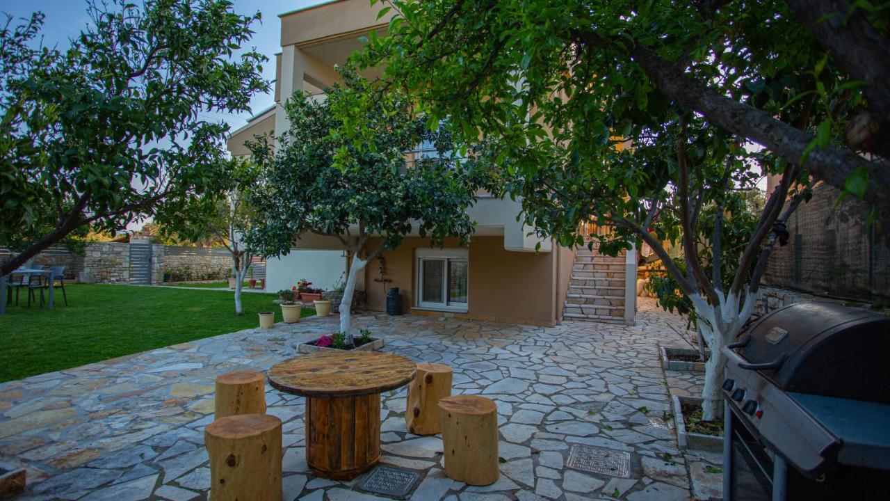 Fou'S Apartment Nafpaktos Buitenkant foto
